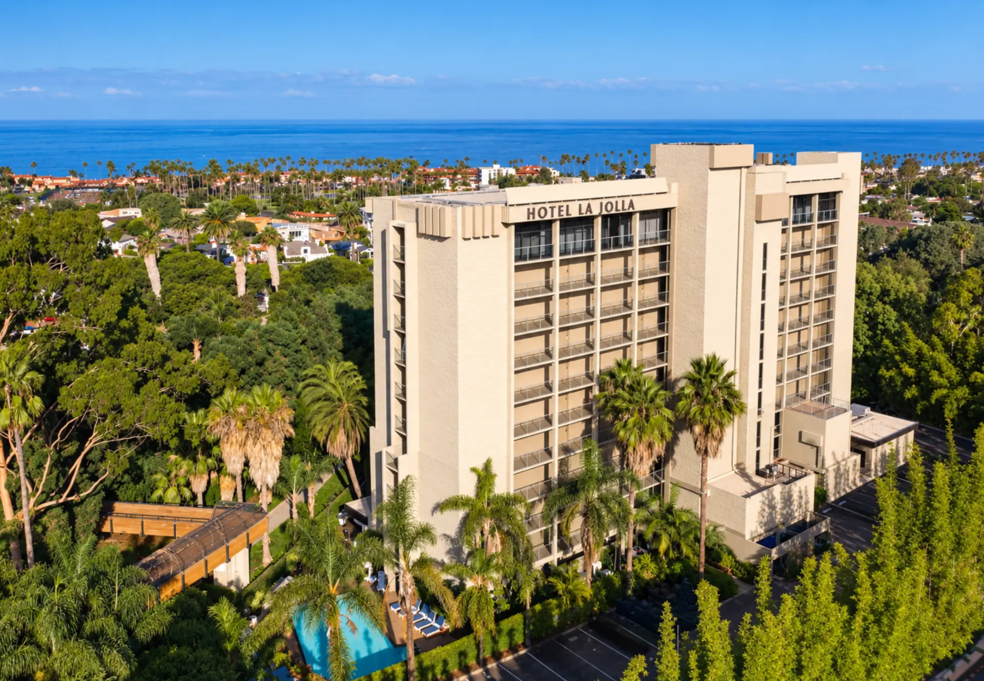 Hotel La Jolla surrounded by palms overlooking the Pacific Ocean